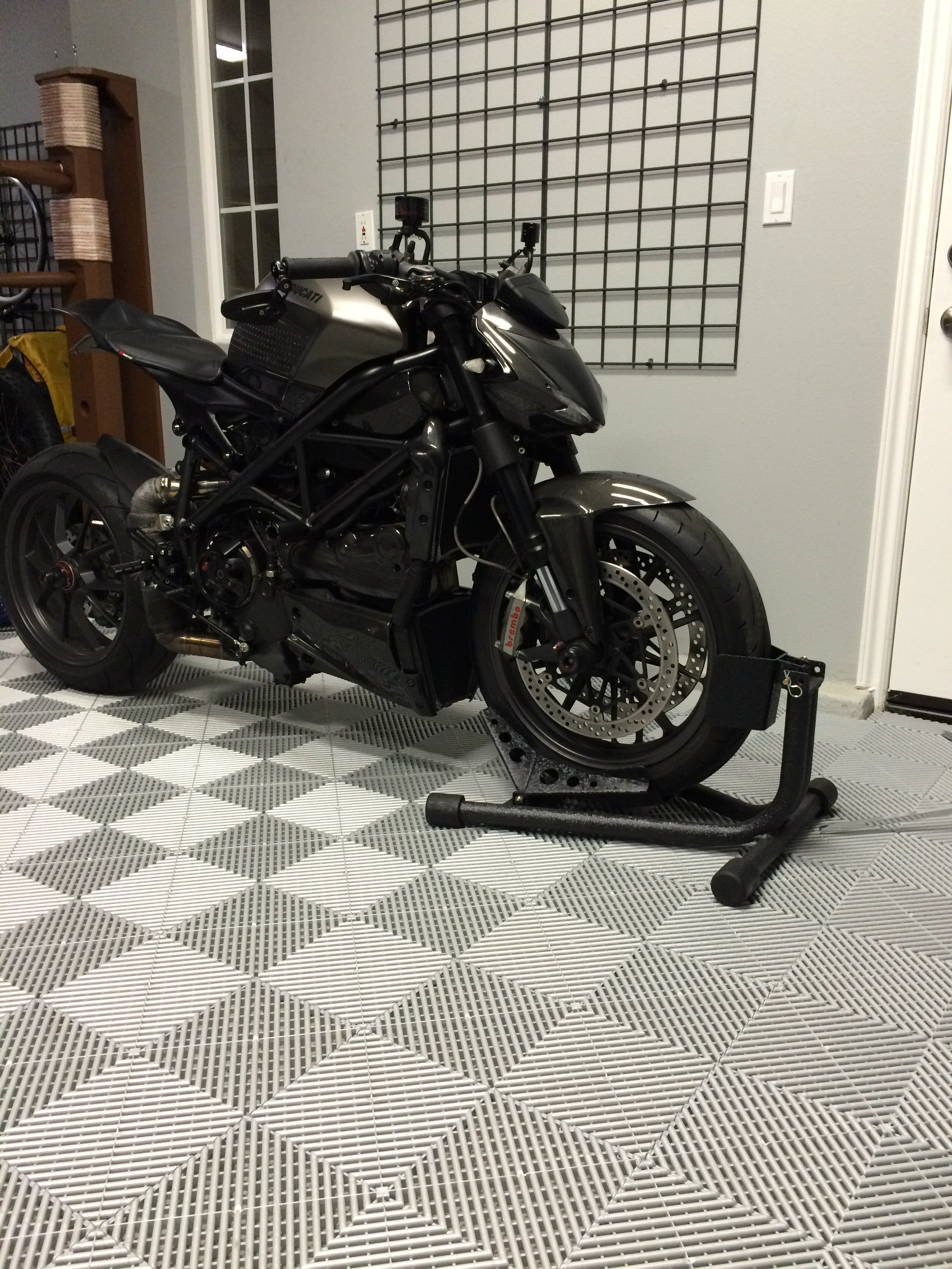 2010 Ducati Streetfighter photo 97